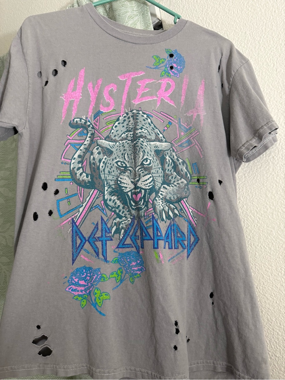 Def Leppard Hysteria Vintage Destroy Tee Graphic Short Sleeve Tee Gray